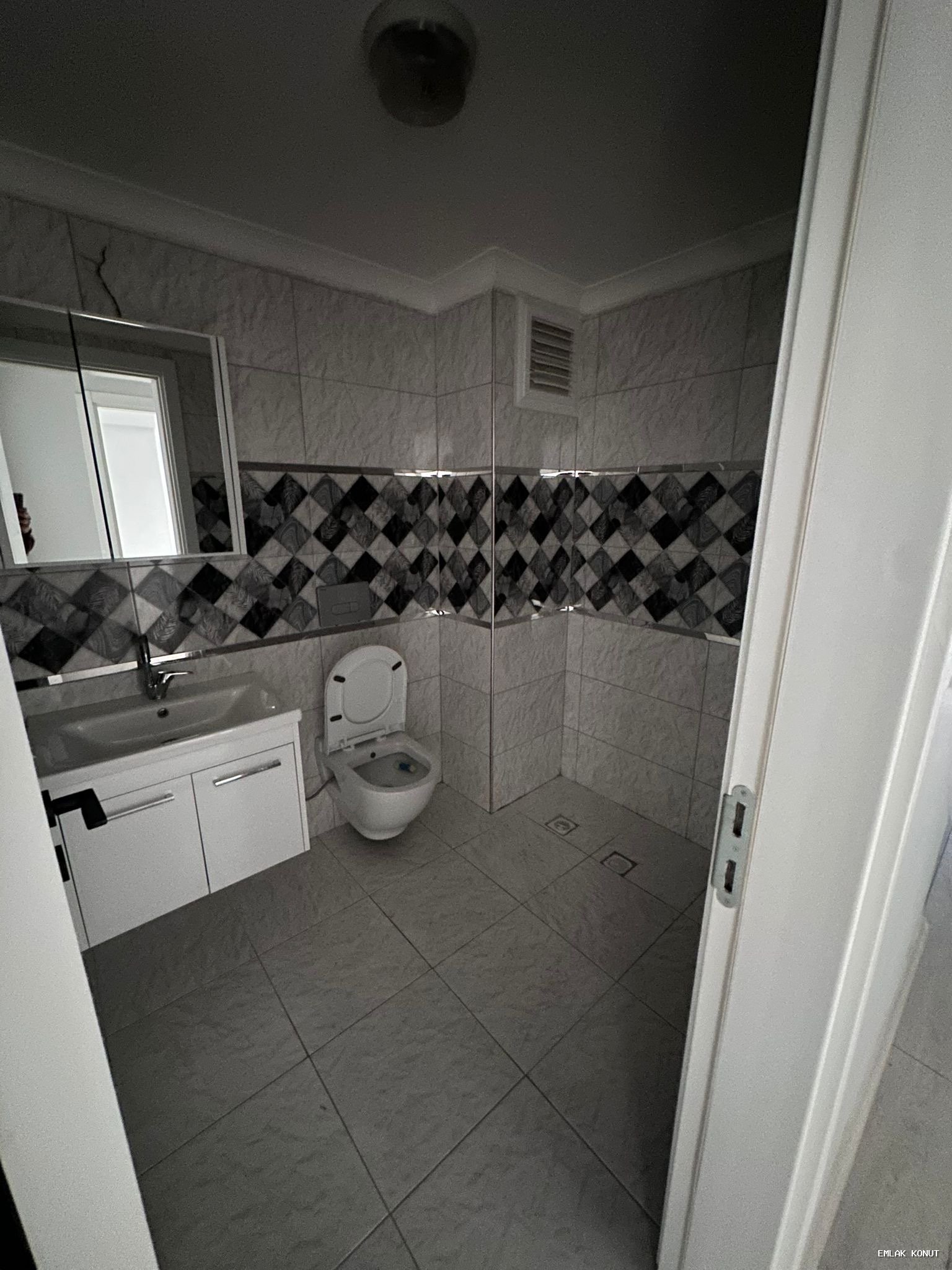 Selimiye Mahallesinde Lüx Arakat Kiralık 2+1